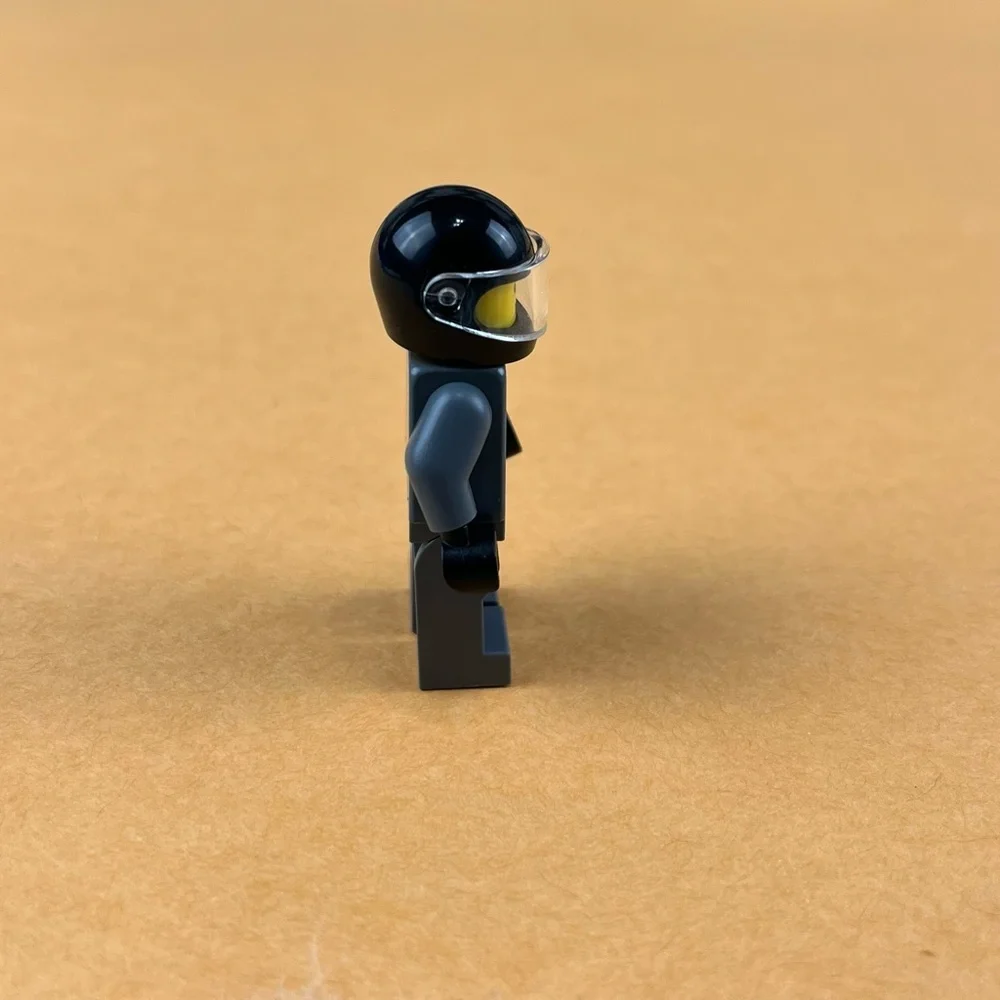 LEGO Mclaren Senna Race Car Driver Minifigure Speed Champions 2